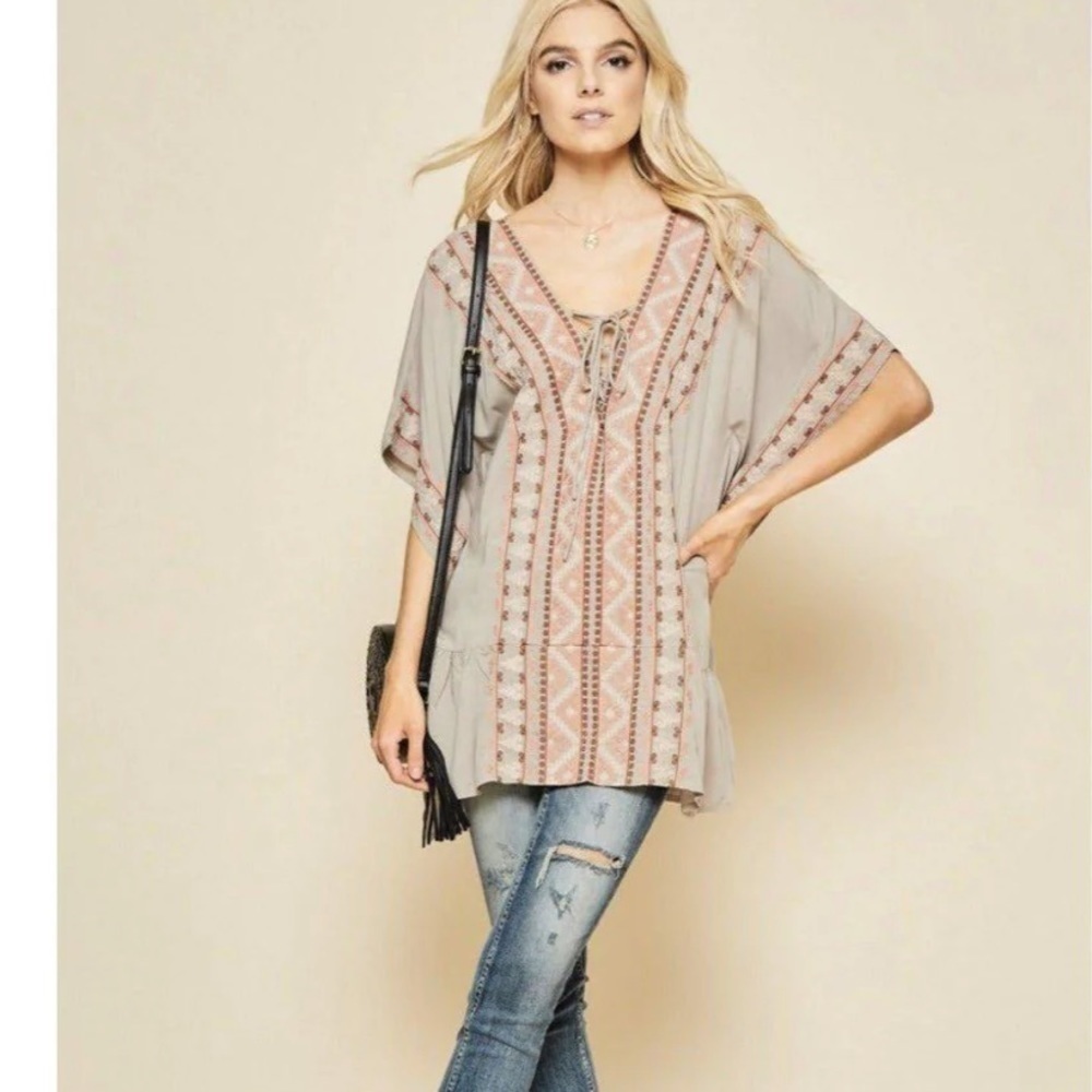 Andree by Unit NWT Lightweight Embroidered boutique boho tunic